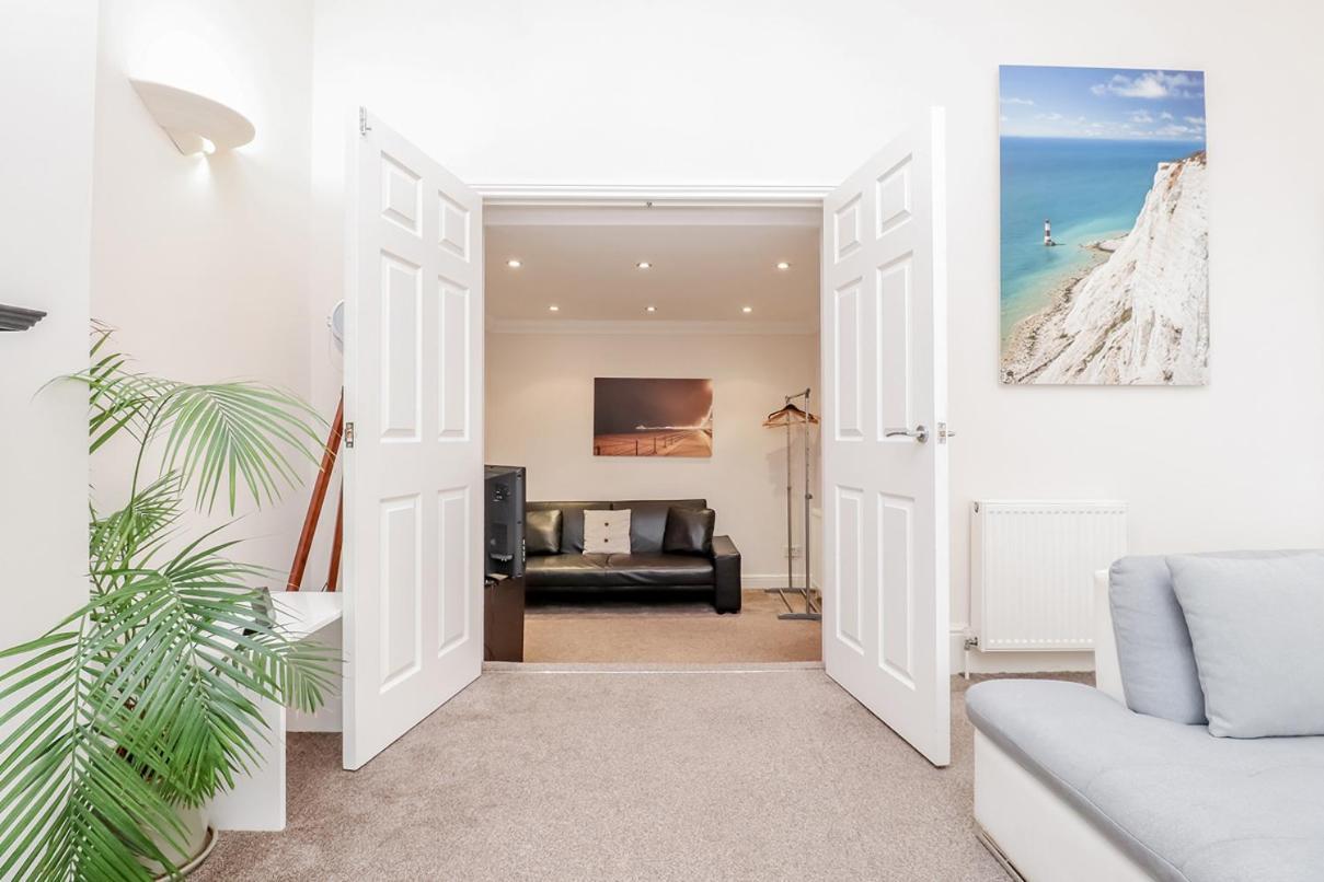 3 Queens Gardens Sea View Apartment 伊斯特布恩 外观 照片